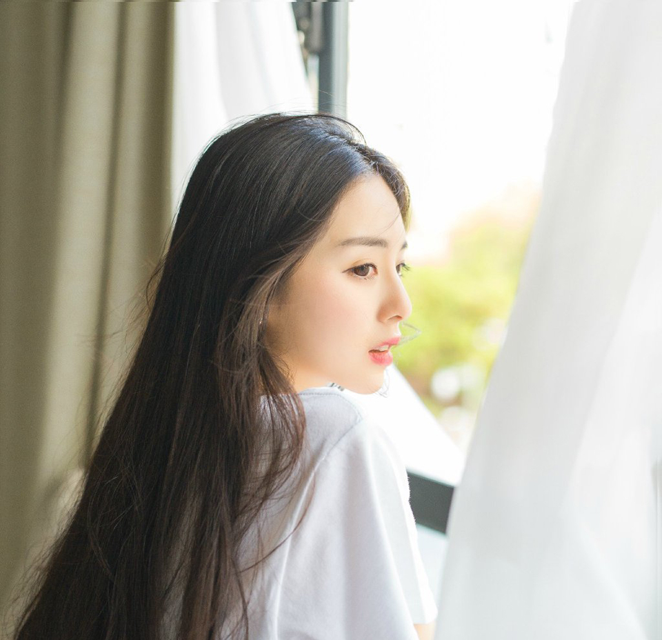 “之前那个想要抱我的人是怎么回事？”夜鹰冷漠的眸光扫过众人，冷然道：“他活着，为什么没人死？”